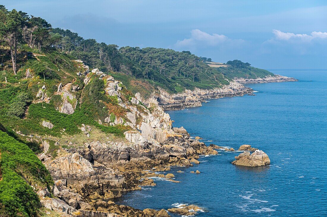 France, Finistere, Douarnenez, Roches Blanches on the GR 34 hiking trail or customs trail\n