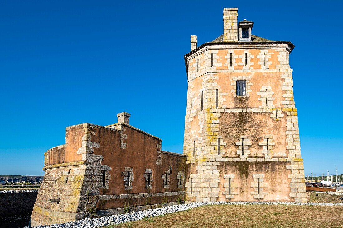 Frankreich, Finistere, Regionaler Naturpark Armorica, Halbinsel Crozon, Camaret-sur-Mer, Vauban-Turm, UNESCO-Weltkulturerbe