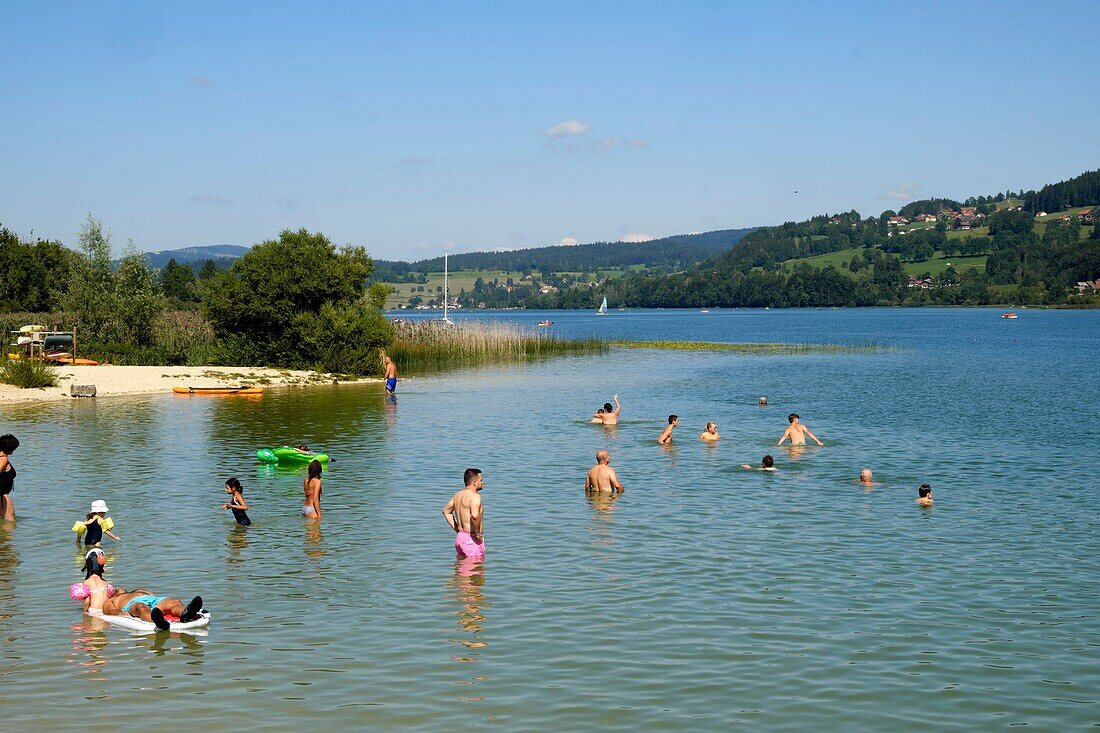 France, Doubs, Saint Point Lac, Saint Point lake, bathing in summer\n