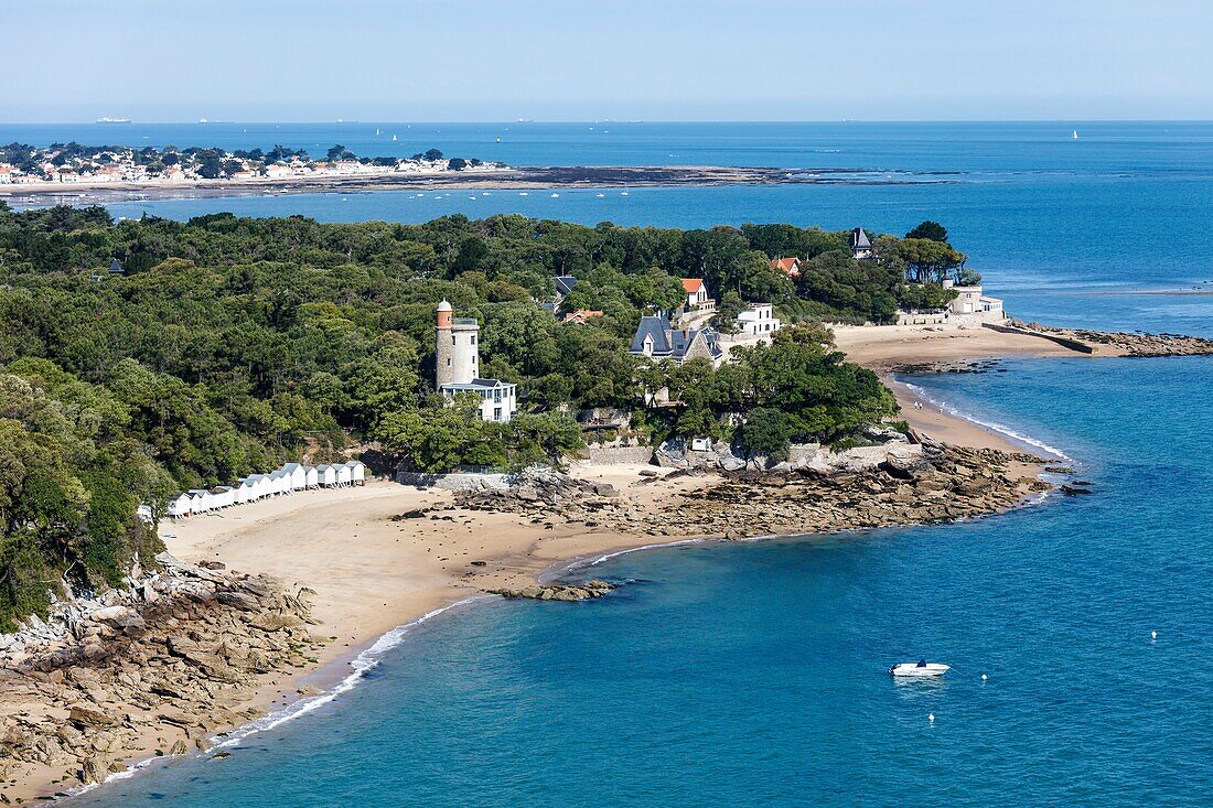 Frankreich, Vendee, Noirmoutier en l'Ile, Strand L'Anse Rouge und Plantier-Turm (Luftaufnahme)
