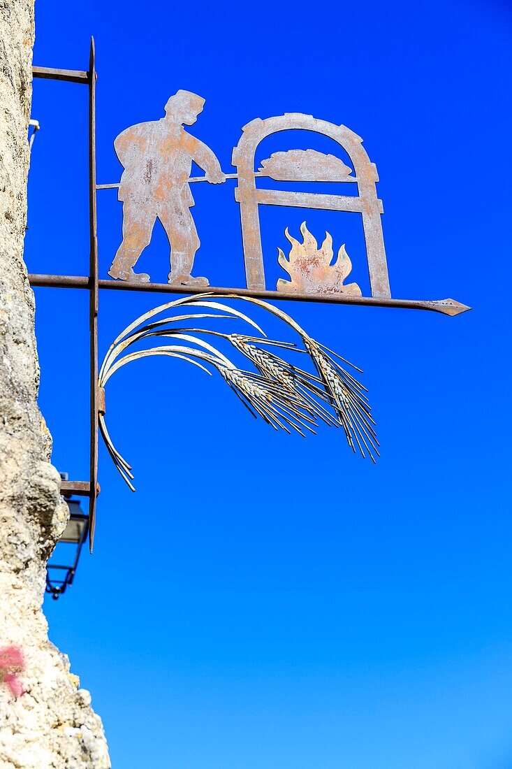 Frankreich, Vaucluse, regionales Naturschutzgebiet Luberon, Bonnieux, Grambois, schmiedeeisernes Schild mit der Darstellung eines Bäckers