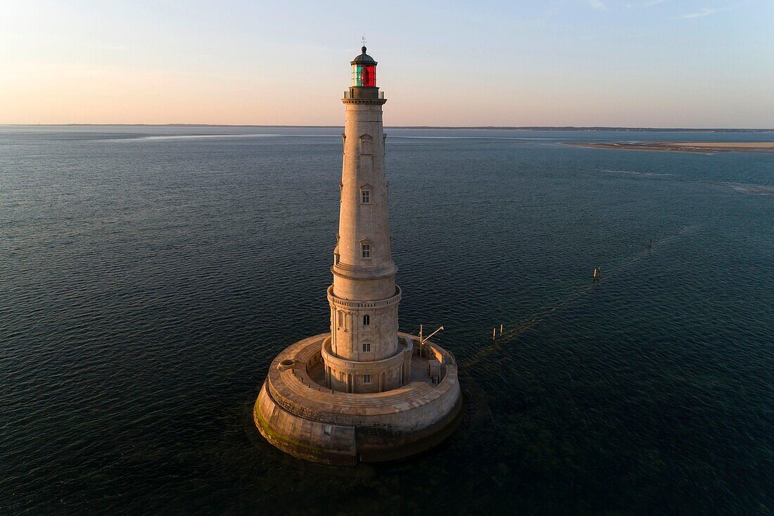 Frankreich, Gironde, Verdon-sur-Mer, Felsplateau von Cordouan, Leuchtturm von Cordouan, denkmalgeschützt, Gesamtansicht (Luftbild)