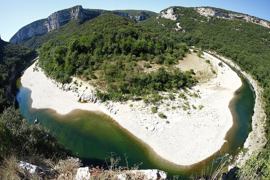 Frankreich, Ardeche, Sauze, Naturschutzgebiet Ardeche-Schluchten, entlang des Flusslaufs der Ardeche-Schlucht, vom Biwak Gournier nach Sauze