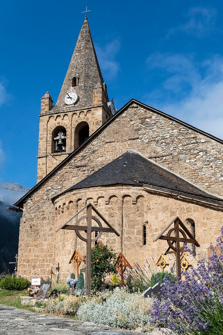 Frankreich, Hautes Alpes, Friedhof und Kirche von La Grave