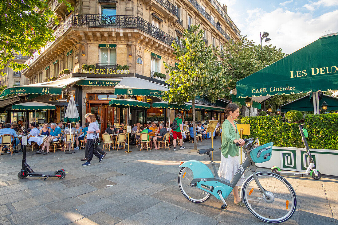 France, Paris, district of Saint Germain des Près, the Deux Magots restaurant\n