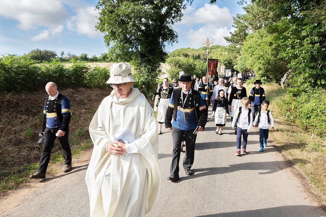 Frankreich, Finistere, Locronan, Riesige Tromenie in Locronan, einem der schönsten französischen Dörfer