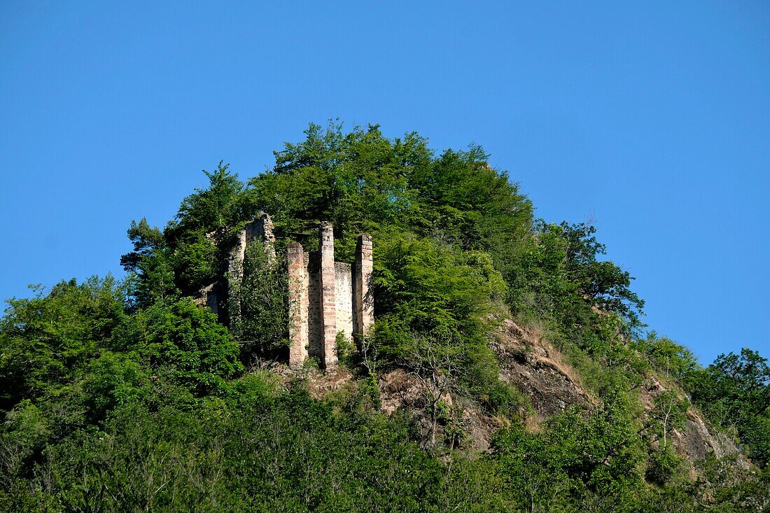 Frankreich, Haut Rhin, Sainte Croix aux Mines, Weiler Petit Rombach, Ruinen der Burg von Echery aus dem 12.