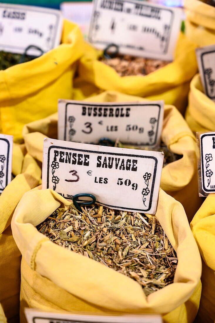France, Alpes-Maritimes , Cannes, spices at Forville market\n