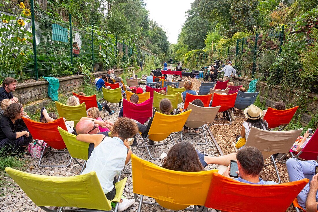 Frankreich, Paris, Recycling-Eisenbahn, kleines Gürtel-Festival, Musikhören