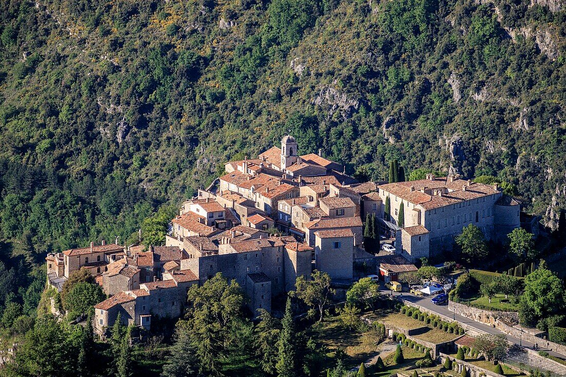 Frankreich, Alpes Maritimes, Parc Naturel Regional des Prealpes d'Azur, Gourdon, beschriftet mit Les Plus Beaux Villages de France