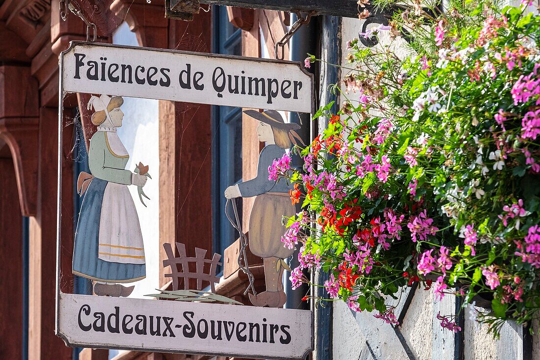 France, Finistere, Quimper, Saint-Corentin square, L'Art de Cornouaille faience shop (HB Henriot)\n