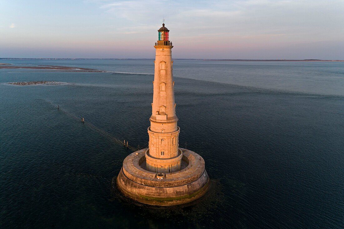 Frankreich, Gironde, Verdon-sur-Mer, Felsplateau von Cordouan, Leuchtturm von Cordouan, denkmalgeschützt, Gesamtansicht (Luftbild)