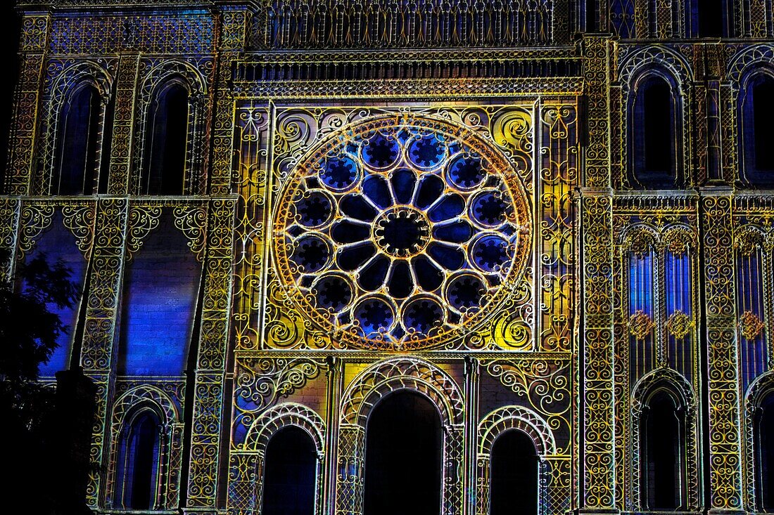 Frankreich, Eure et Loir, Chartres, Kathedrale Notre Dame (UNESCO-Welterbe), Illuminationen während Chartres en Lumieres, Westfassade