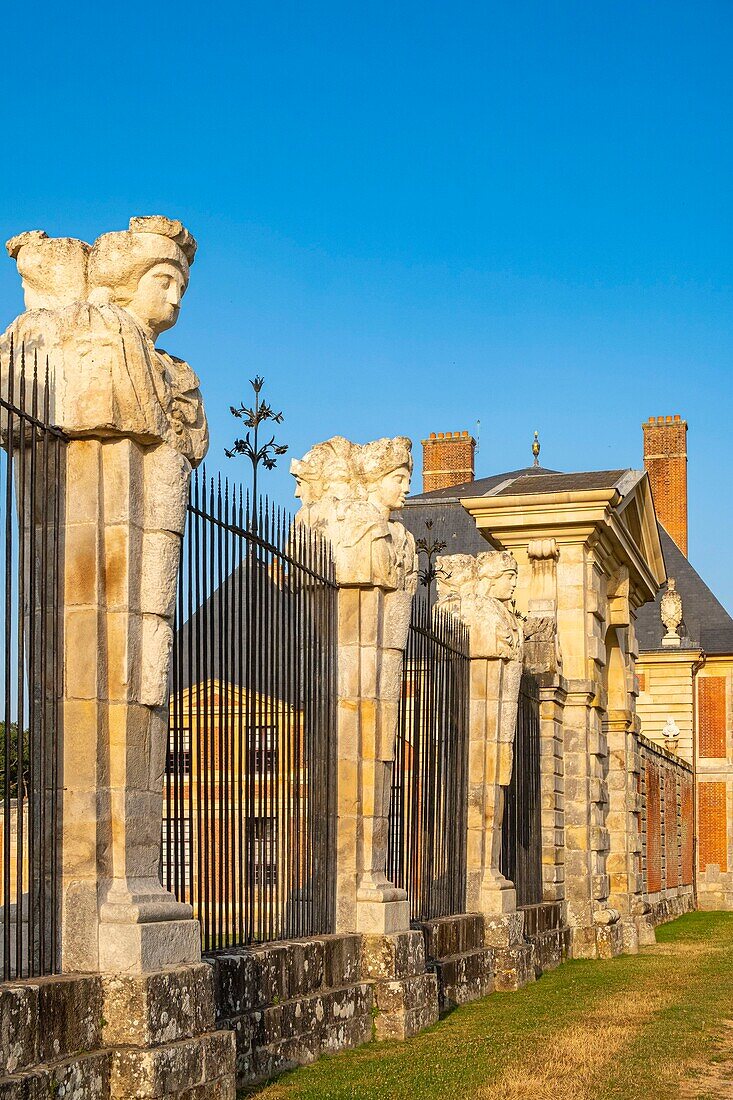 Frankreich, Seine und Marne, Maincy, das Schloss von Vaux le Vicomte, die Tore des Ehrengartens