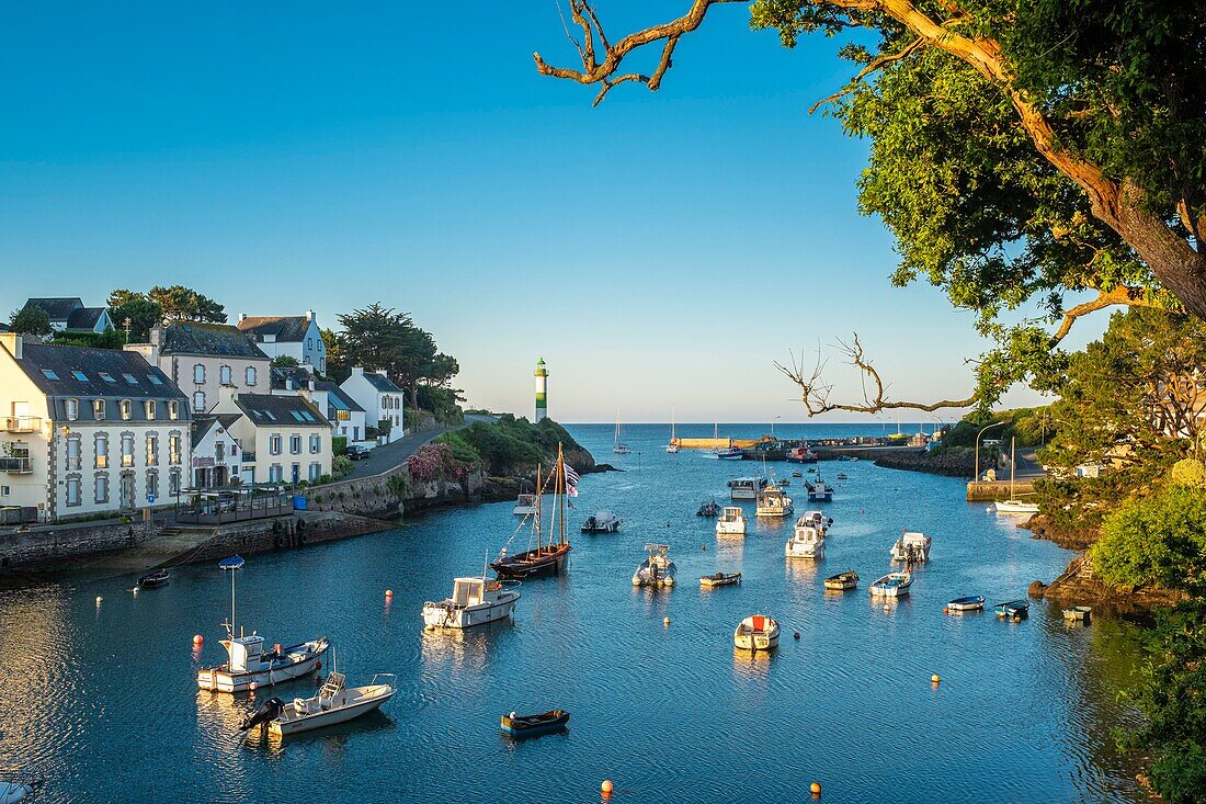 France, Finistere, Clohars-Carnoet, the picturesque fishing port of Doëlan\n