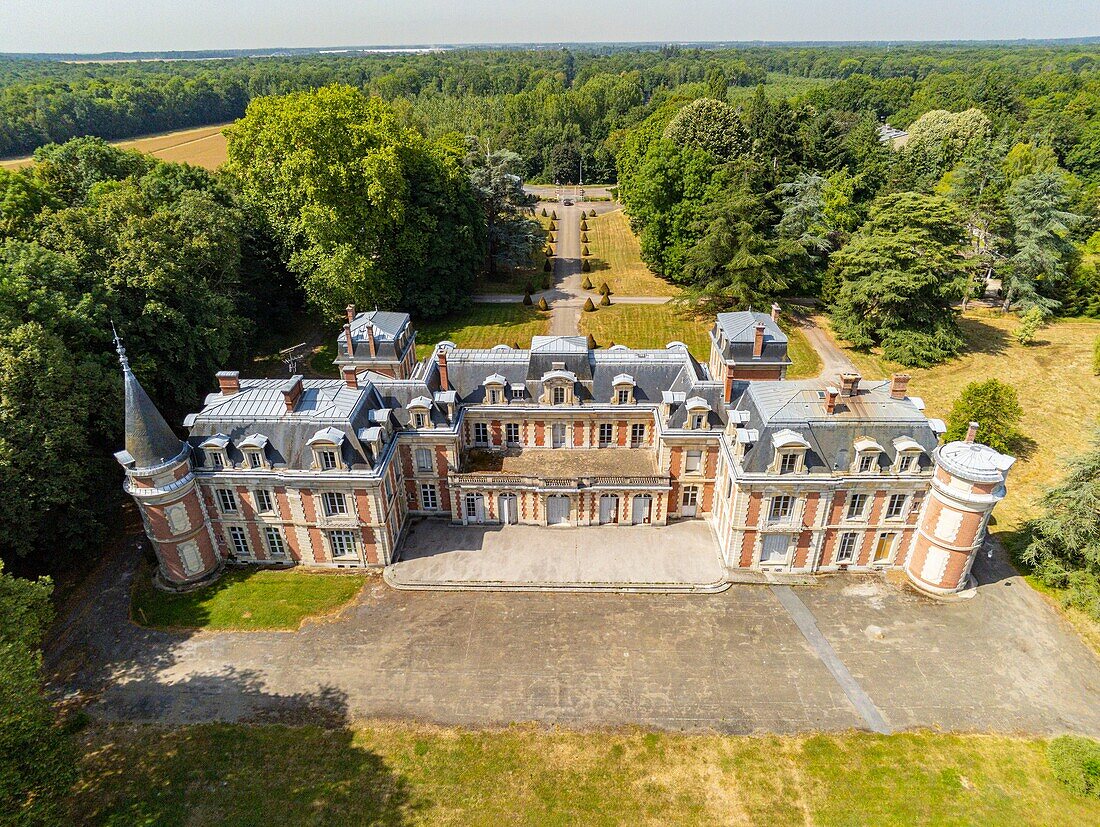 France, Seine et Marne, the singer Angèle chose the Neufmoutiers-en-Brie castle for her Balance ton quoi music video (aerial view)\n
