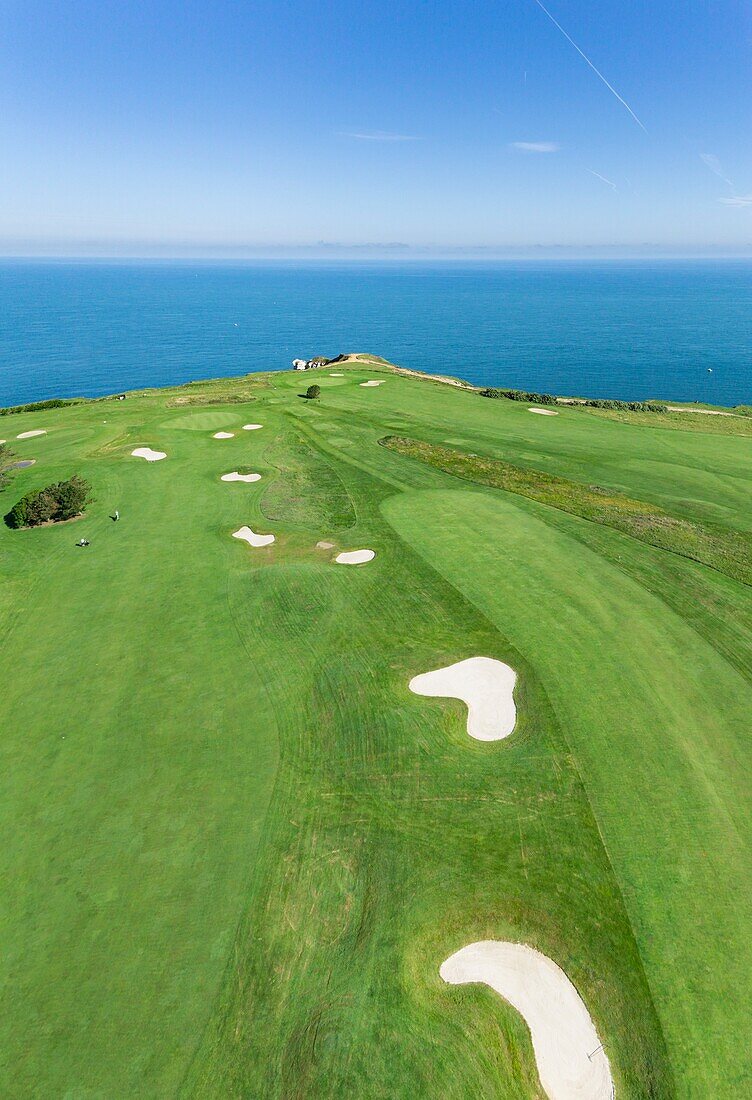 Frankreich, Seine Maritime, Etretat, Cote d'Abatre, der Golf (Luftaufnahme)