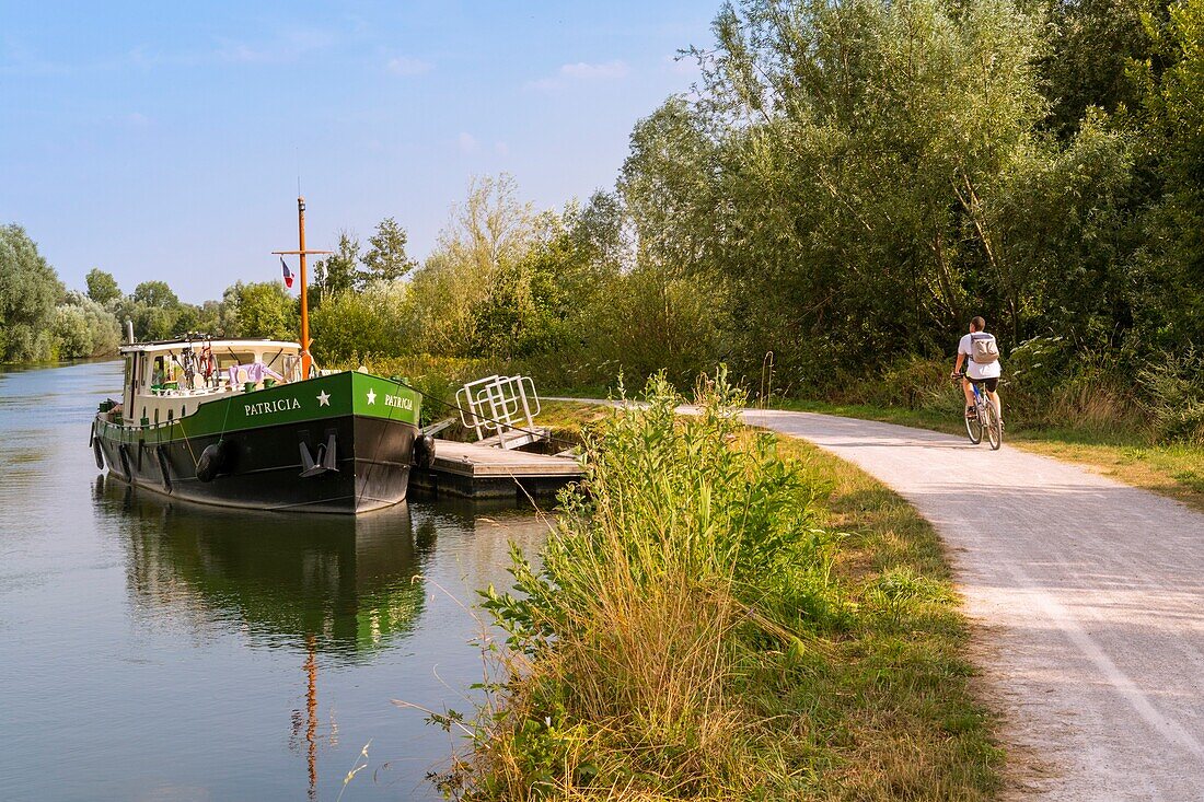 France, Somme, Valley of the Somme, Long, the banks of the Somme along the river, Pleasure boats and barges covered the river\n