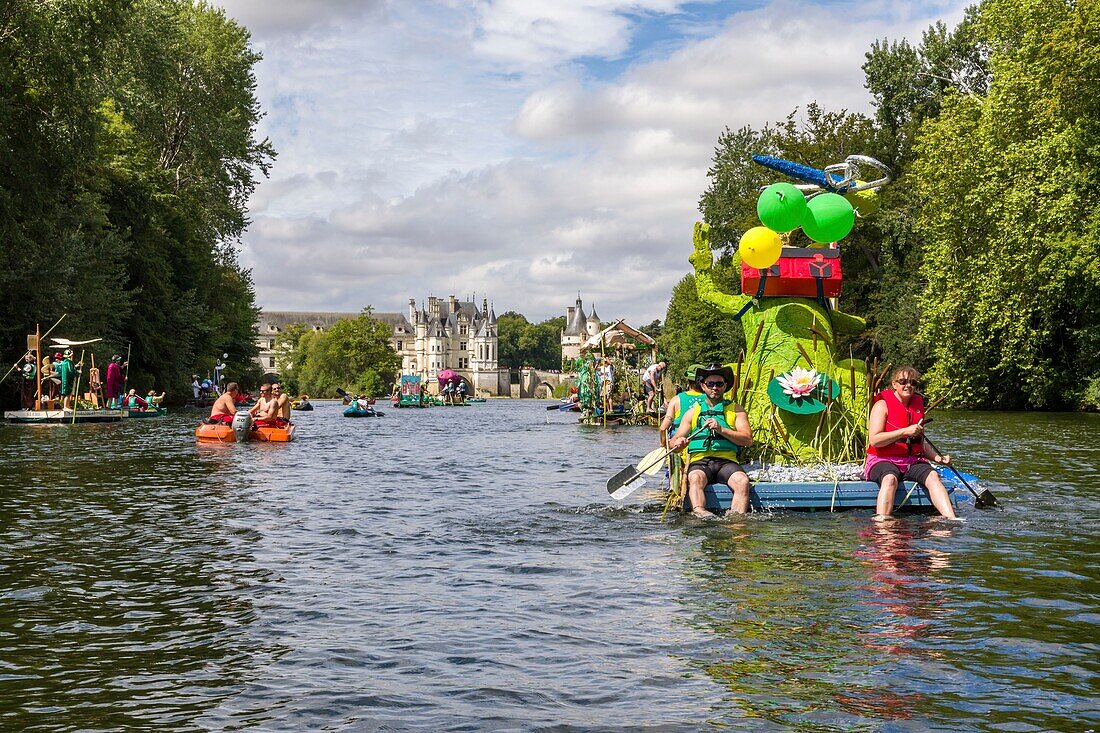 Frankreich, Indre et Loire, Cher-Tal, Jour de Cher, Blere, Flussparade, Volksfest, das von der Gemeindegemeinschaft Blere - Val de Cher ins Leben gerufen wurde, um das Cher-Tal und sein Flusserbe hervorzuheben