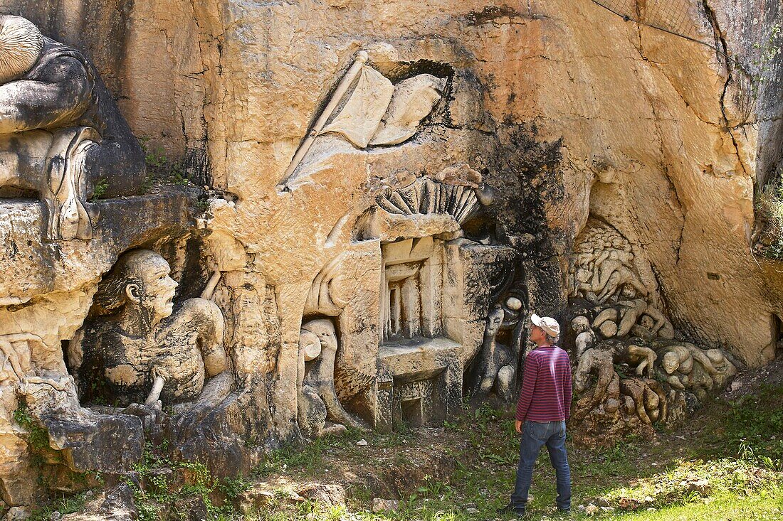 Frankreich, Charente Maritime, Port d'Envaux, Les Lapidiales, Land Art, Skulpturen im Freien in der Chabossieres Karriere