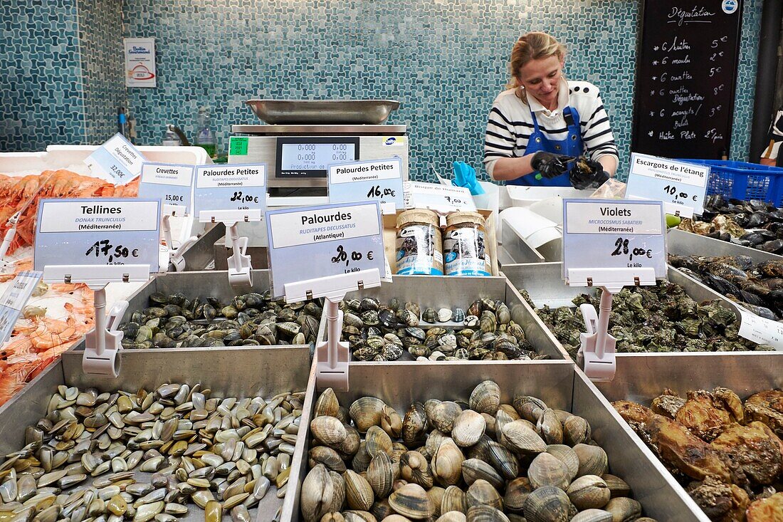 France, Herault, Sete, the central Halls, Fish market, sale of seashells\n