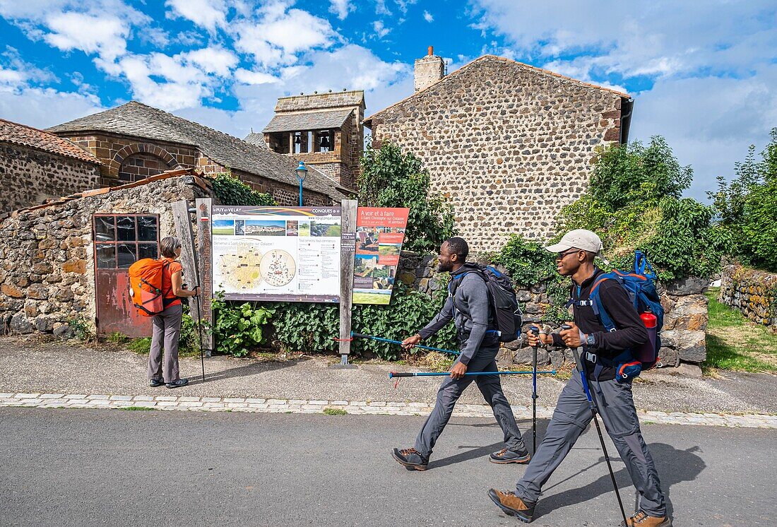 Frankreich, Haute-Loire, Saint-Christophe-sur-Dolaizon, Wanderung auf der Via Podiensis, einer der französischen Pilgerwege nach Santiago de Compostela oder GR 65