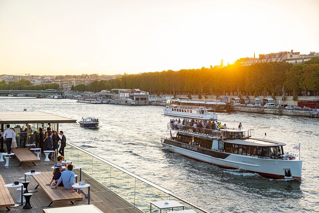 Frankreich, Paris, von der UNESCO zum Weltkulturerbe erklärtes Gebiet, Fluctuart, Kunstzentrum auf einem Hausboot
