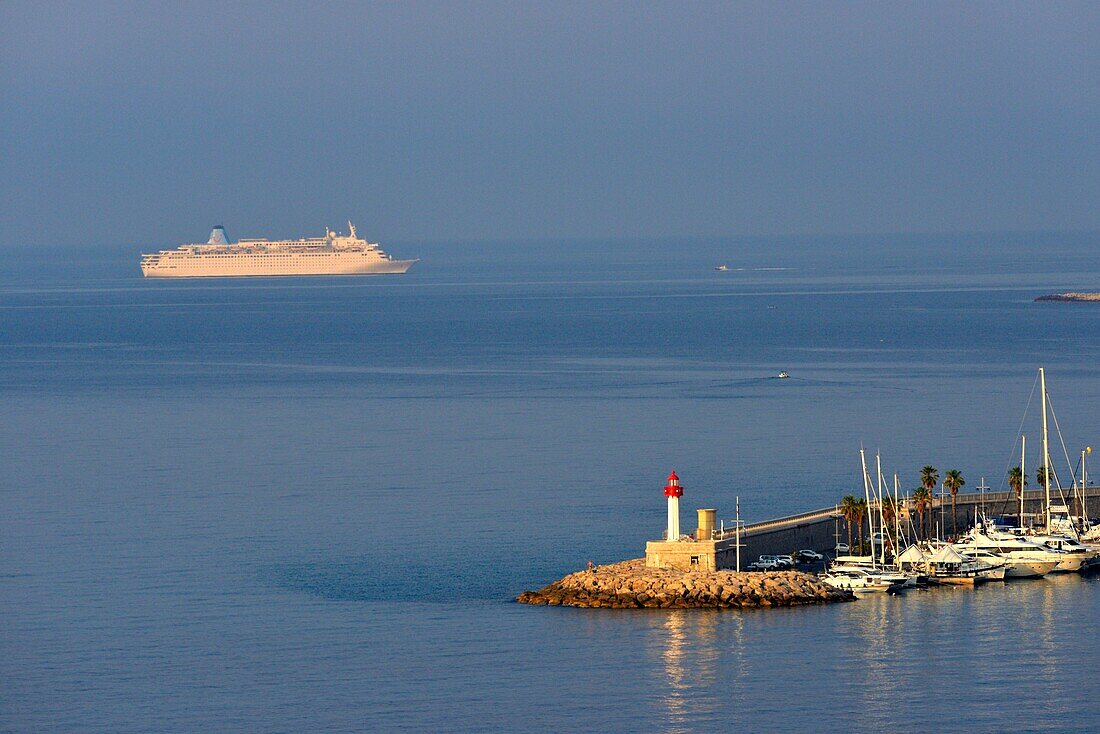 France, Alpes Maritimes, Cote d'Azur, Menton, the port\n