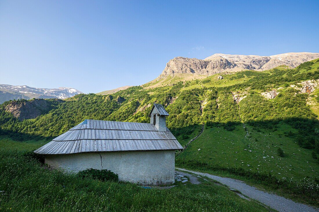 Frankreich, Hautes Alpes, Nationalpark Ecrins, Champsaur, Drac Noir Tal, Prapic, Saulce Kapelle (1825m) zwischen Prapic und dem Saut du Laire