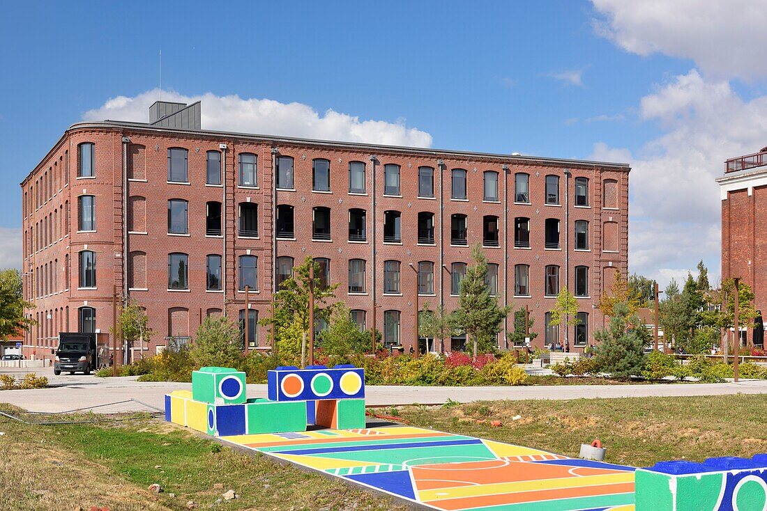 France, Nord, Tourcoing, Plaine Images, ancien site industriel de 5 hectares, le plus grand pôle français dédié à l'animation, l'audiovisuel, aux jeux vidéo, au marketing digital, au web (125 entreprises, 1 800 salariés), colored slabs and cubes posed on the grass\n