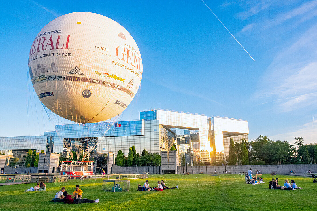 Frankreich, Paris, Parc Andre Citroen, der Fesselballon, der auf 150m Höhe aufsteigt