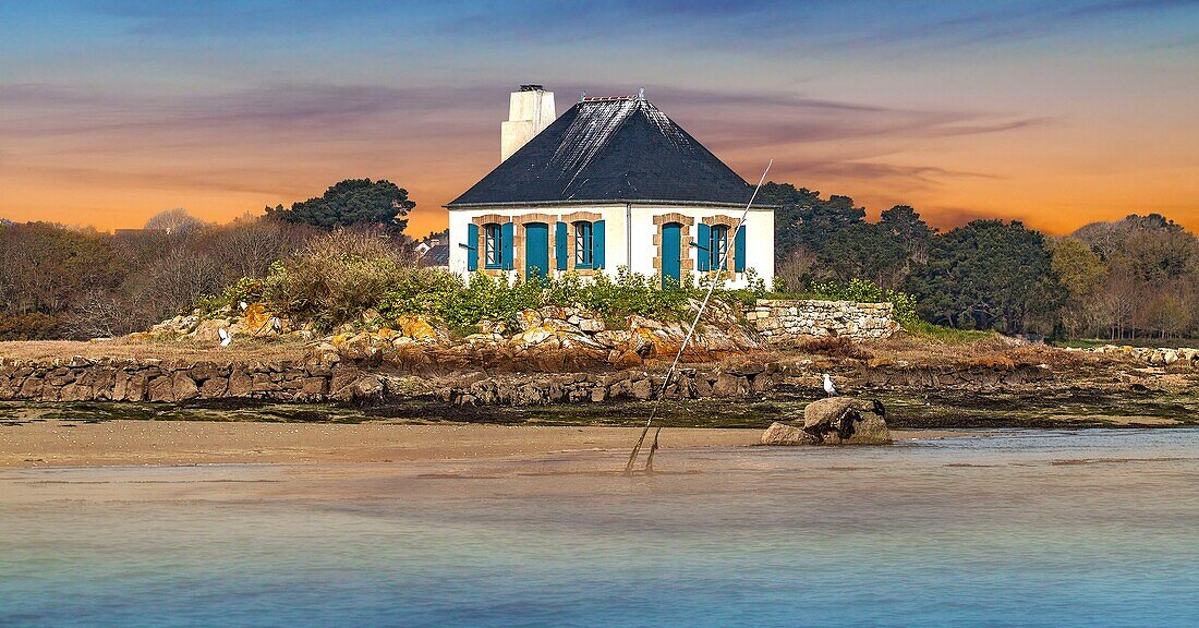 France, Morbihan, Ria d'Étel, Plouhinec, The house of the guardian of the island of Nohic from 1893, rehabilitated in 2007\n