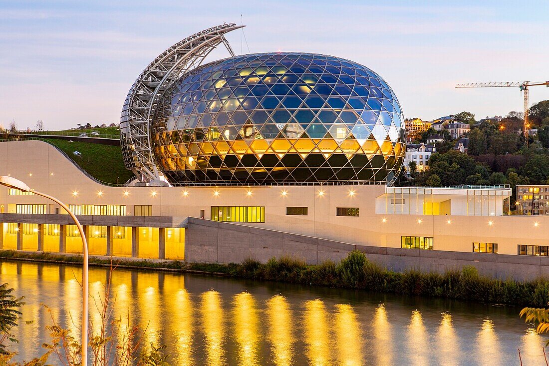 Frankreich, Hauts de Seine, Boulogne Billancourt, Insel Seguin, Seine Musical, vielseitiger Konzertsaal, entworfen von den Architekten Shigeru Ban und seinem Mitarbeiter Jean de Gastines, eingeweiht am 21. April 2017