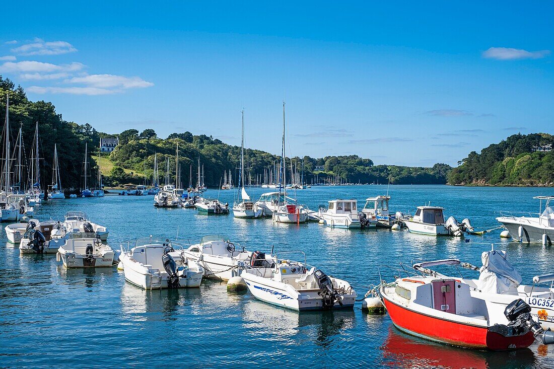 France, Finistere, Clohars-Carnoet, Le Pouldu at the mouth of Laïta river\n