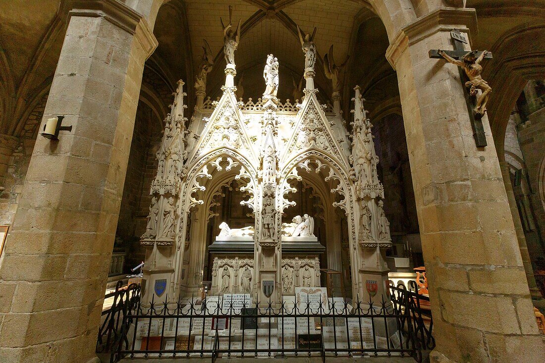 Frankreich, Cotes d'Armor, Treguier, Kenotaph von Saint Yves, umgebaut im späten 19. Jahrhundert im neugotischen Stil in der Kathedrale Saint Tugdual, die zwischen dem 13. und 15.