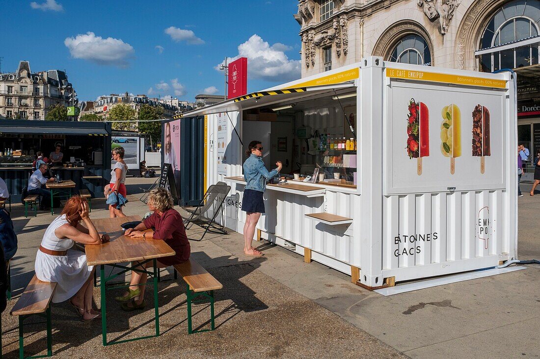 France, Paris, Gare de Lyon railway station, the square, container snacking\n