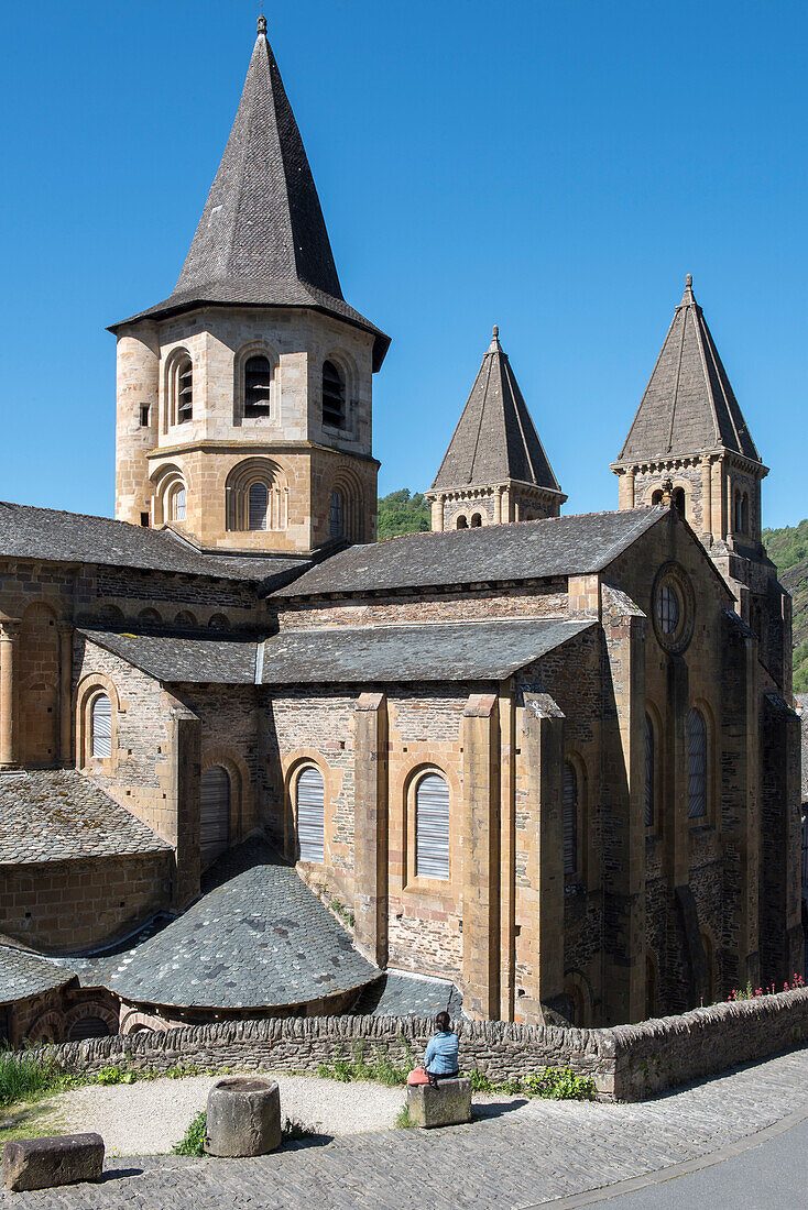 Frankreich, Aveyron, Conques, das zu den schönsten Dörfern Frankreichs zählt, romanische Abtei Saint Foy aus dem 11. Jahrhundert, von der UNESCO zum Weltkulturerbe erklärt