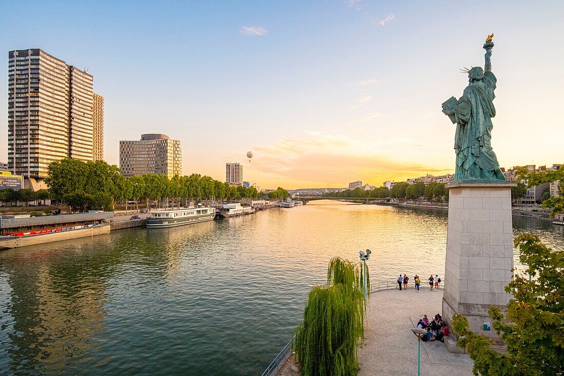 France, Paris, the banks of the Seine, Swan Island and the Statue of Liberty\n