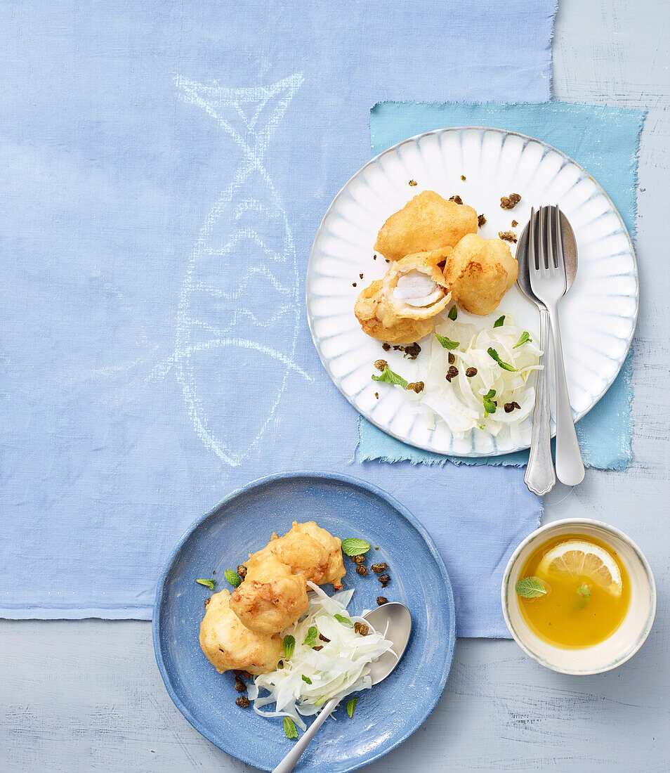 Frittierte Seeteufelhäppchen mit Kapern und Fenchelsalat