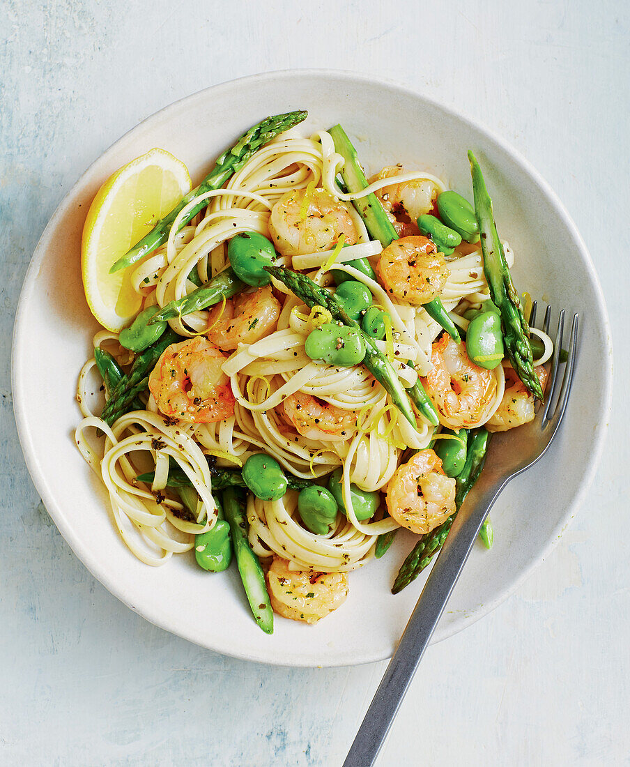 Chili prawn noodles with asparagus