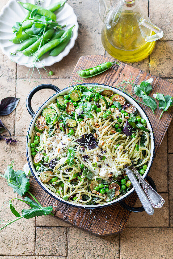 Pasta with green peas and roasted zucchini