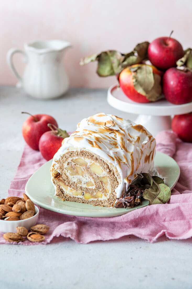 Apple roulade with meringue