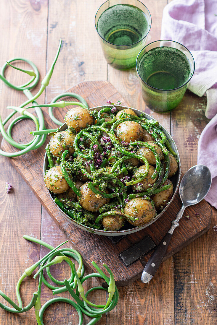 Kartoffeln mit Knoblauchgrün-Pesto