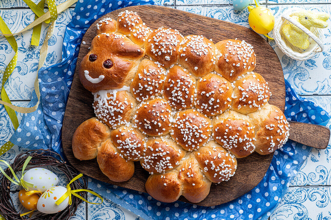 Yeast cake in Easter lamb form