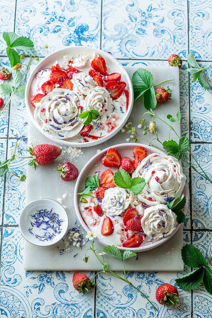 Rose meringues with strawberries