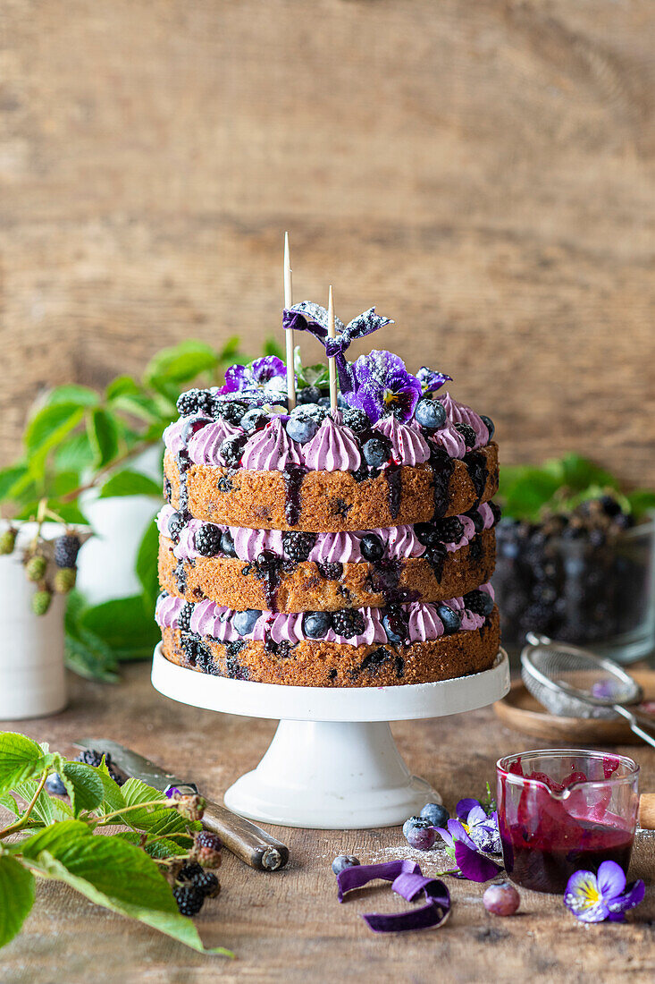 Brombeer-Buttercreme-Torte