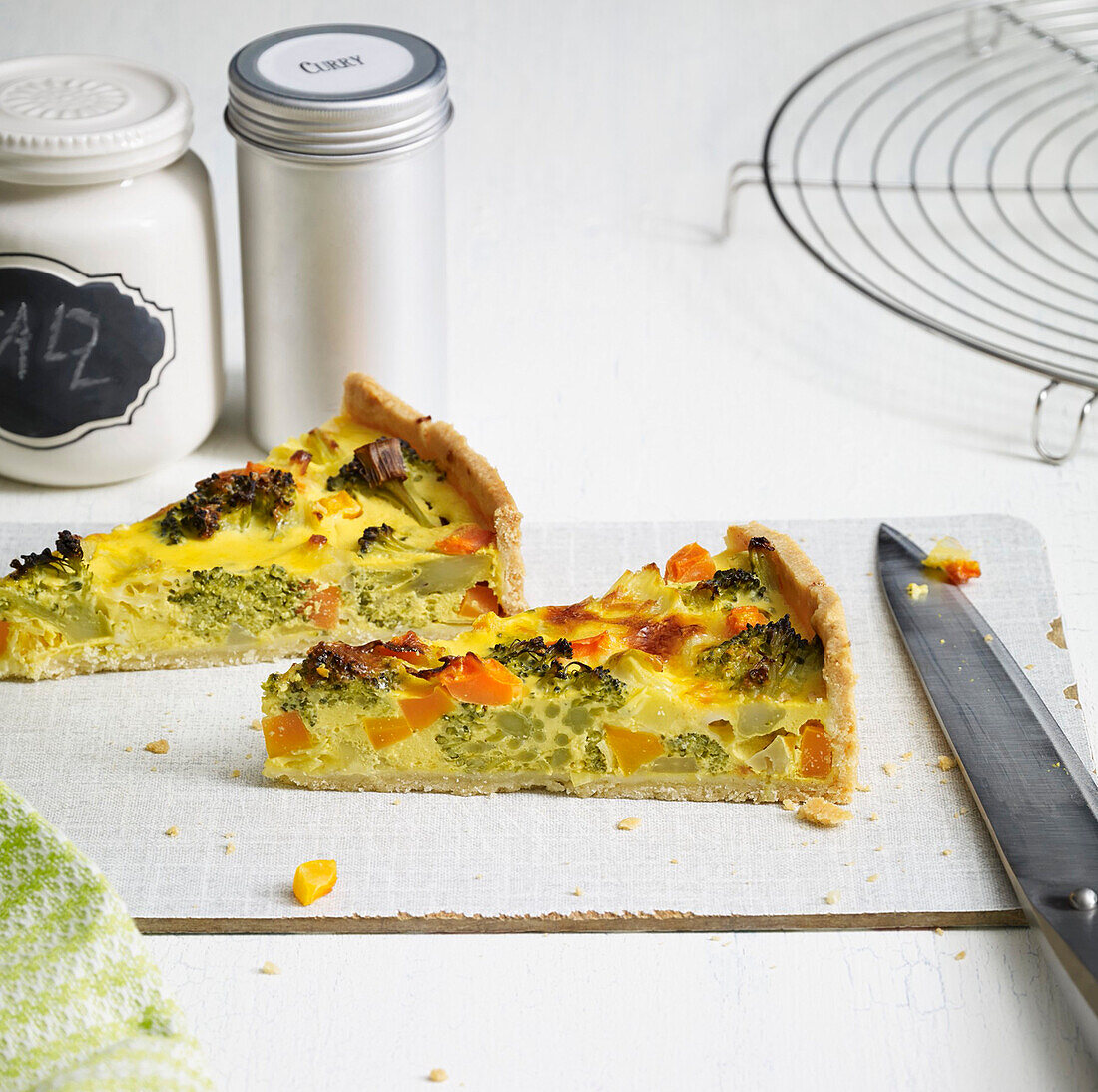 Vegetable quiche with curry