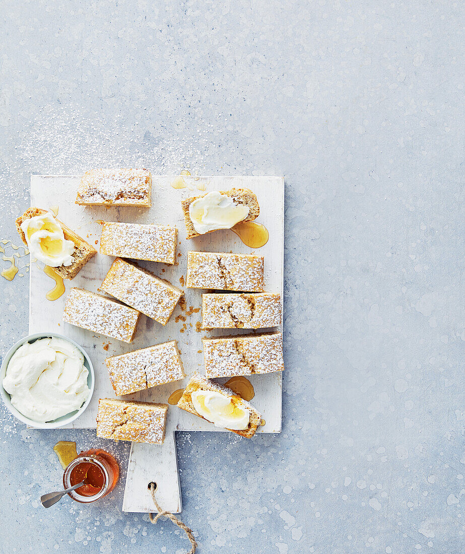 Banana snack cake with yogurt and honey