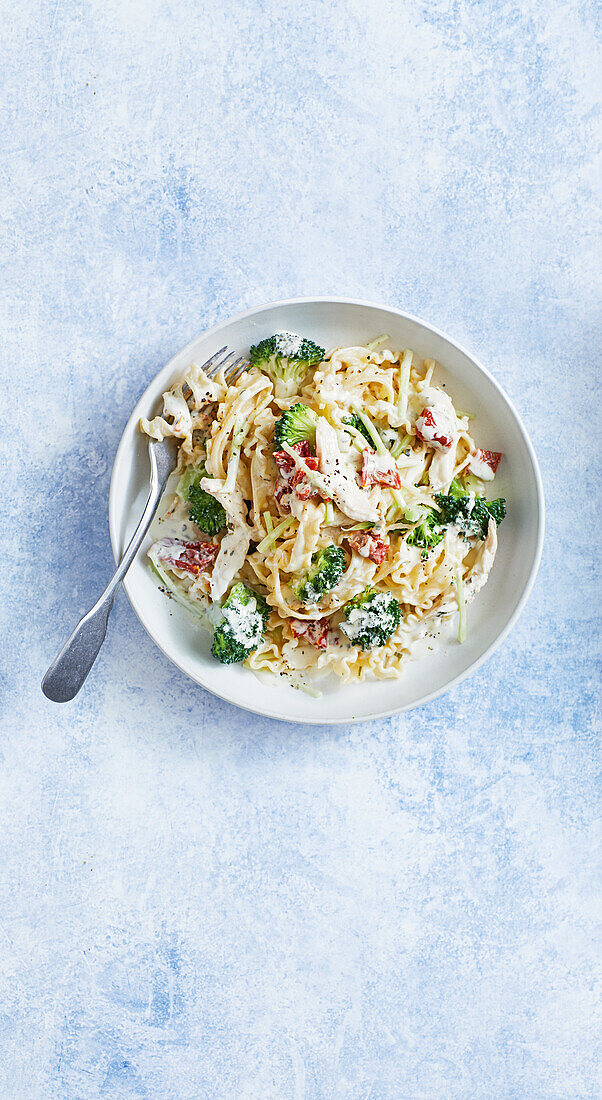 Chicken and broccoli pasta with sun-dried tomatoes