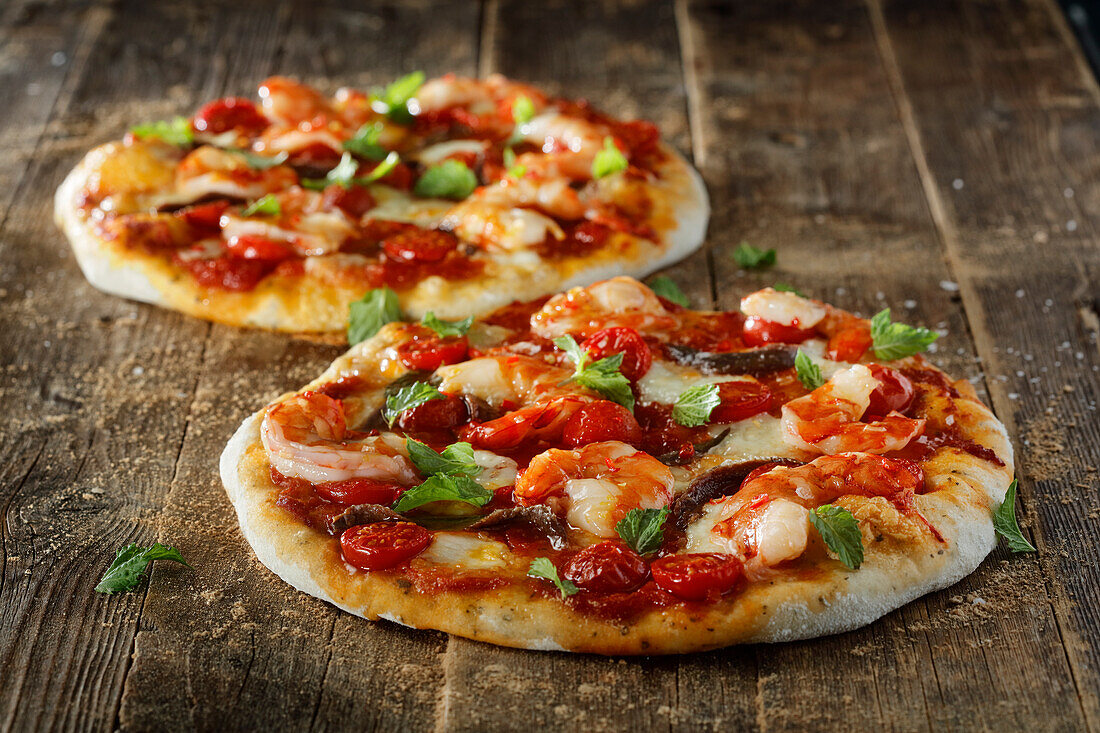 Southern Italian pizza with buffalo mozzarella, scampi and anchovy fillets